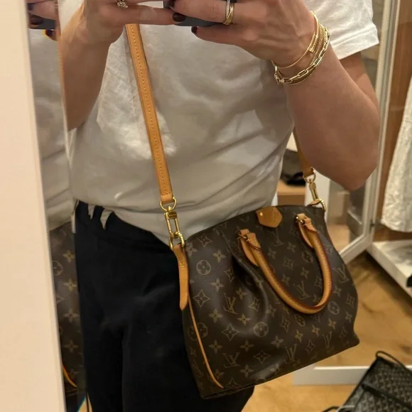 LAST CHANCE- Louis Vuitton Monogram Turenne PM - Picture 12 of 17